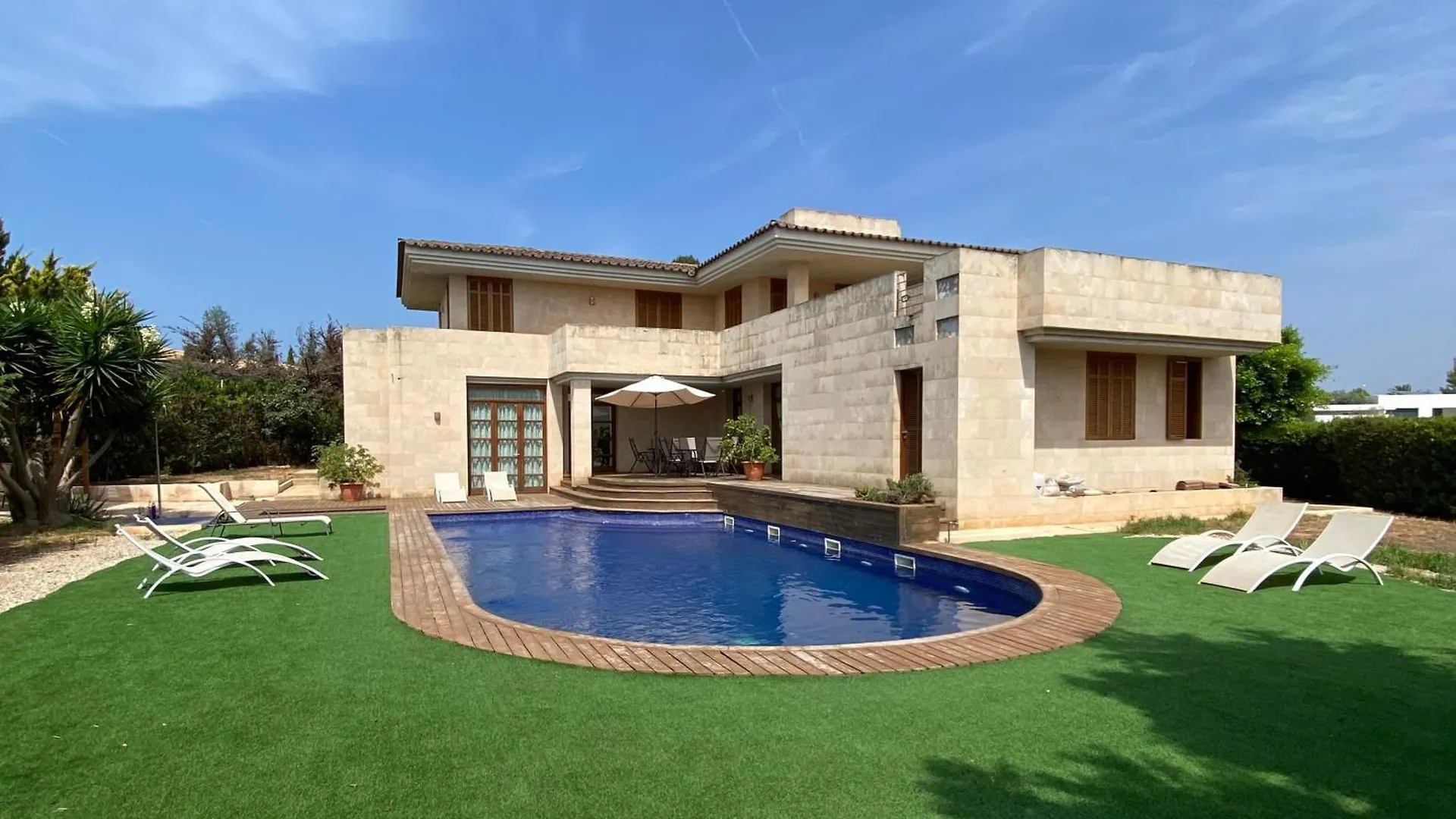 Villa De Lujo Con Piscina, Jacuzzi, Jardin Y Terraza location